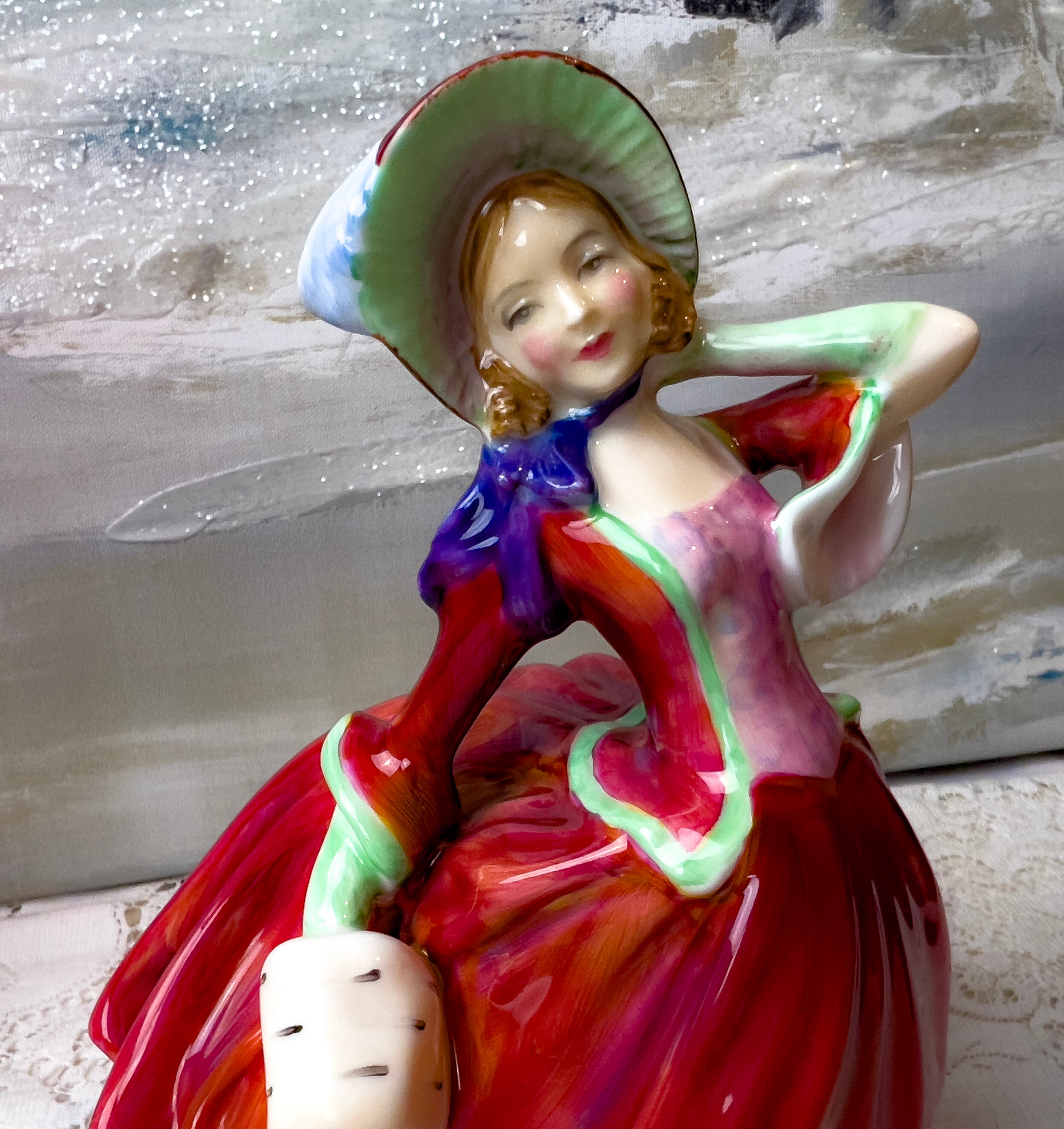  ロイヤルドルトンHN1934 Royal Doulton Autumn Breezes HN1934 Figurine | Missing Pieces