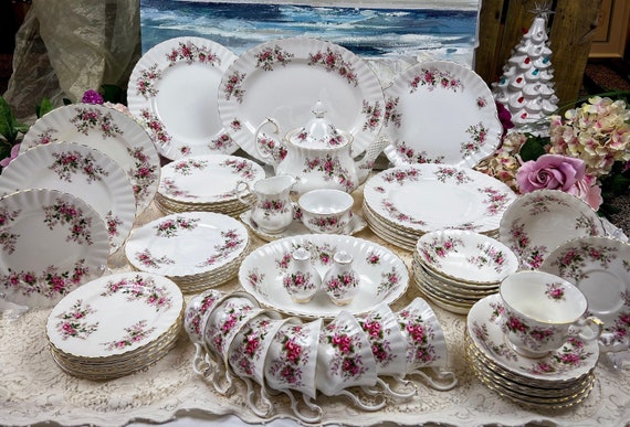 90 Piece Royal Albert Dinner for 8 in Lavender Rose With Lidded