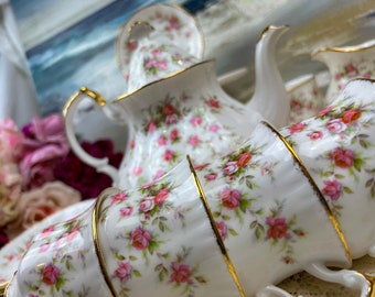 Vintage PARAGON Victoriana Rose 20 Piece Place Setting for 4