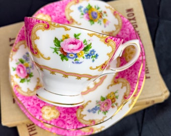 Zestaw filiżanek do herbaty Royal Albert Lady Carlyle Teacup Trio i Luncheon Tea w stanie idealnym, nieużywany, prezentowany w serialu Lady Charlotte Bridgerton