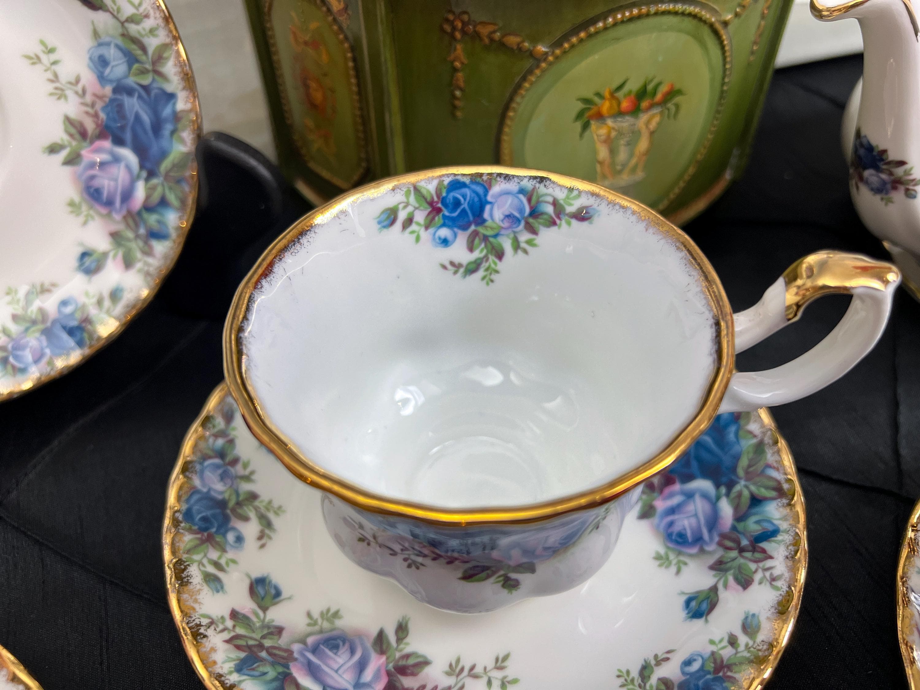 Vintage Royal Albert Moonlight Rose 5 Piece Dinner Place Settings