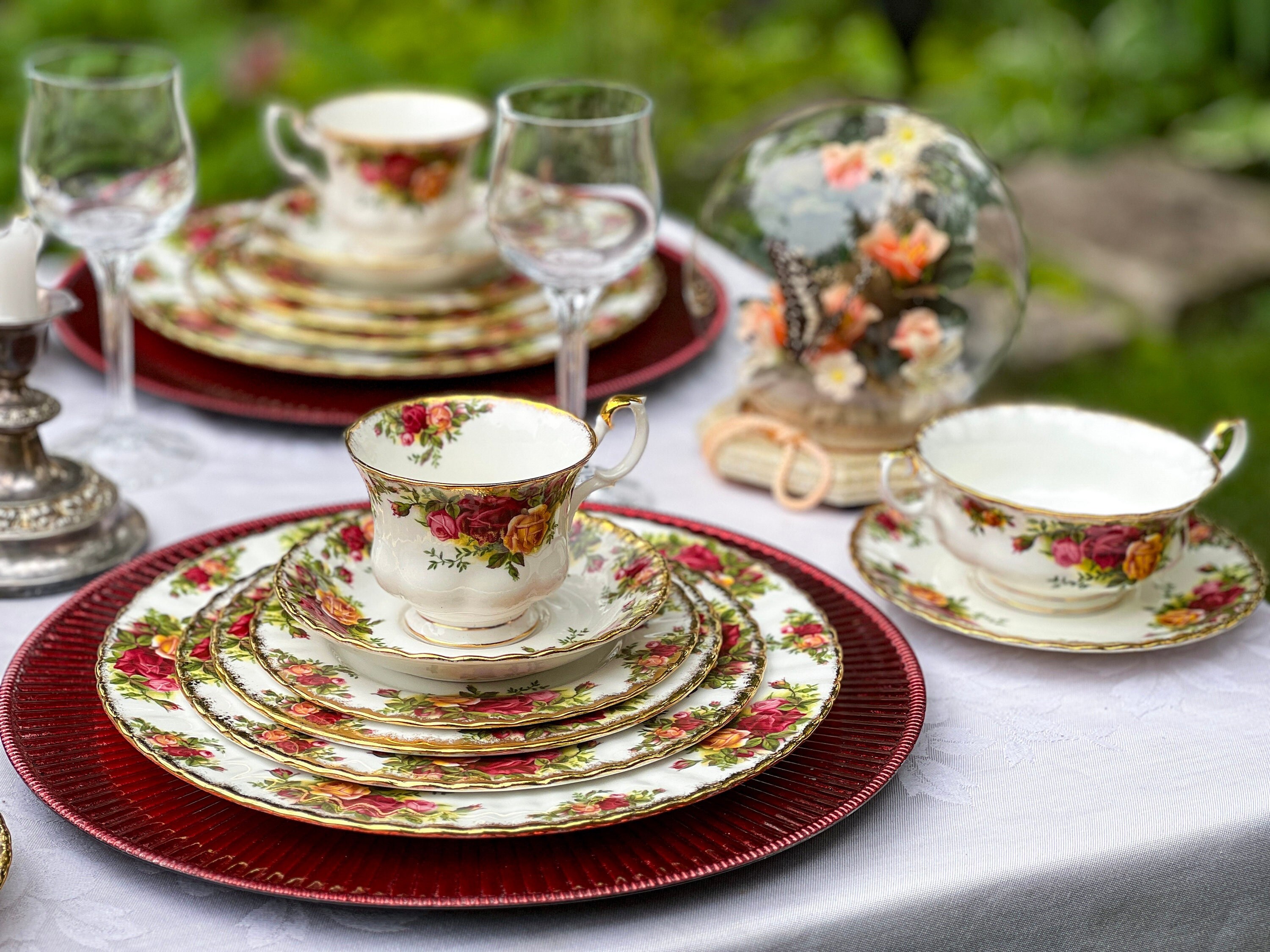 Vintage 1962 Old Country Roses 20 Piece Dinnerware Set for 4