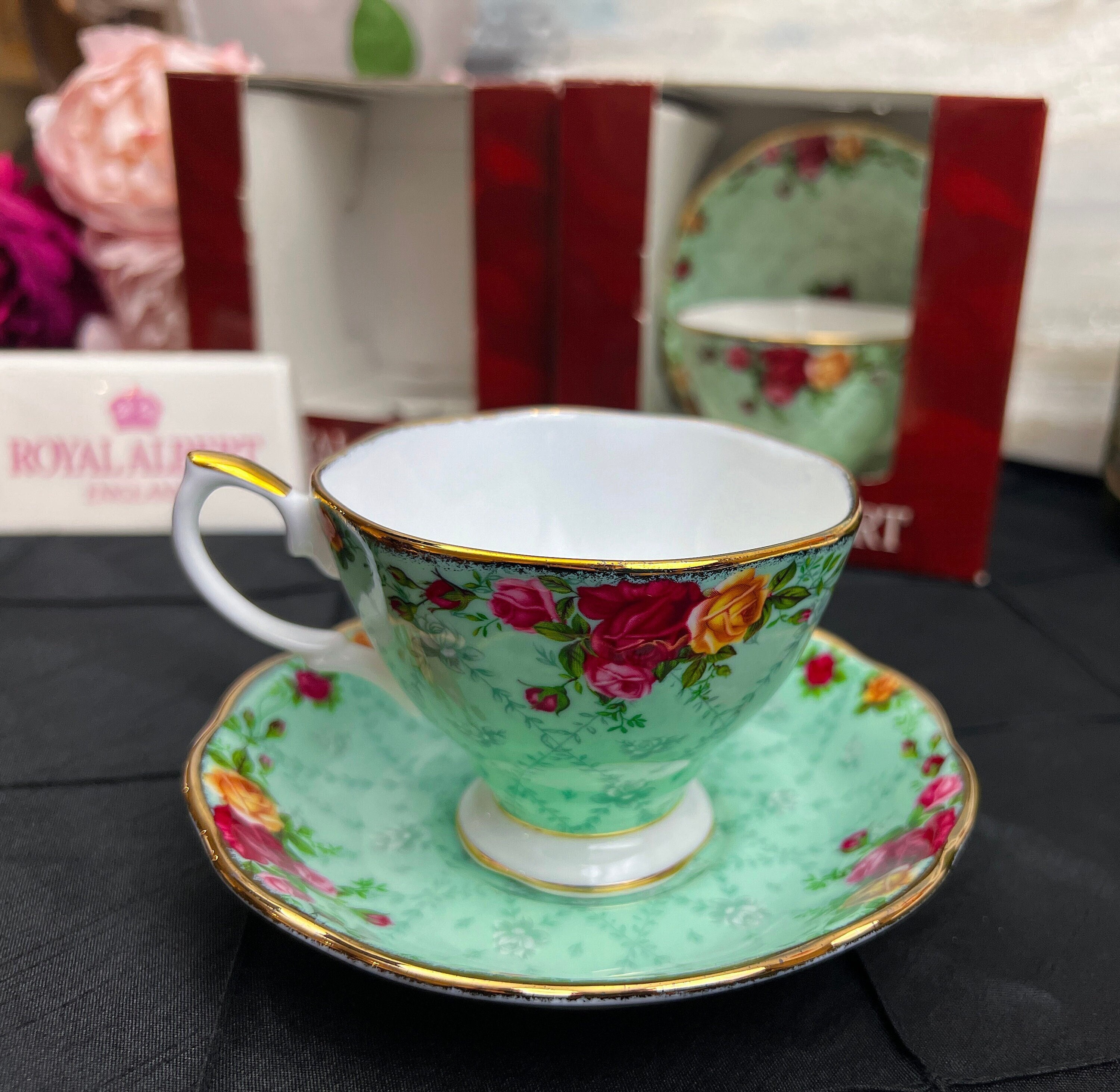 UNUSED Royal Albert Chintz Peppermint Damask Teacup Set in