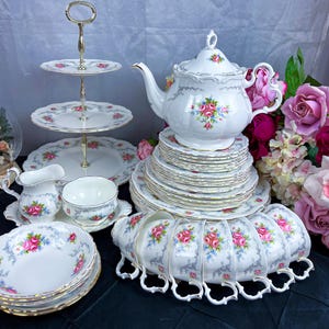 Servicio de té vintage Royal Albert Tranquility, se vende por separado. Incluye tetera, salvamanteles, cafetera, crema, azúcar y porcelana inglesa sin usar.