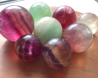 Snoepkleurige fluorietbol (M)