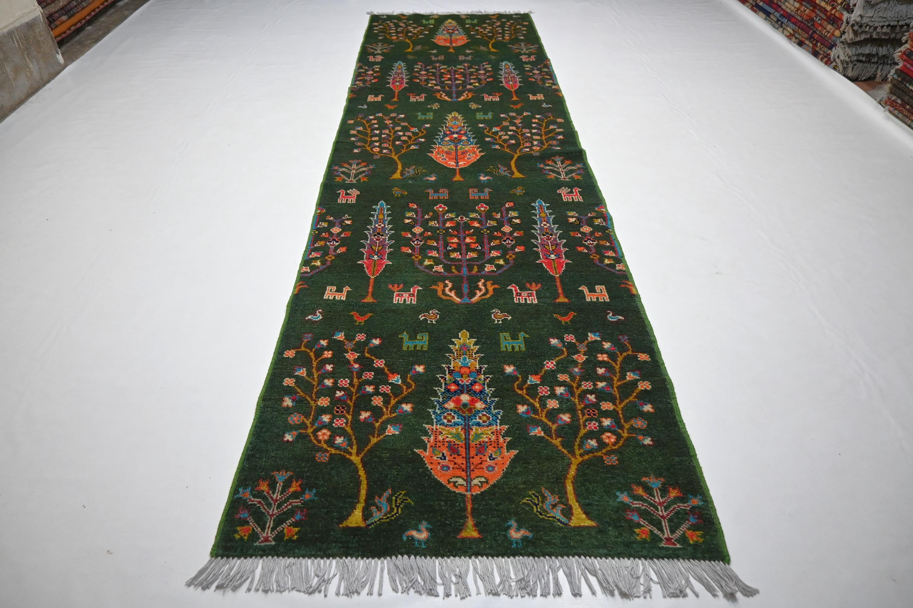 ダークグリーンの絵柄ランナー 2'9x9'8 フィート アフガニスタン製