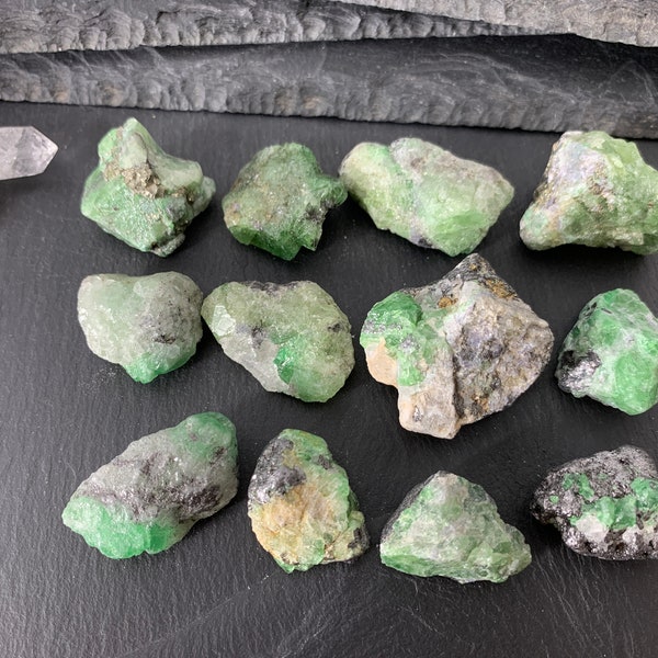 Pierre Brute Tsavorite Grenat Vert 5.81ct 11.3x10.5mm – Naturelle, Tanzanie, Neuf Avec Étiquettes