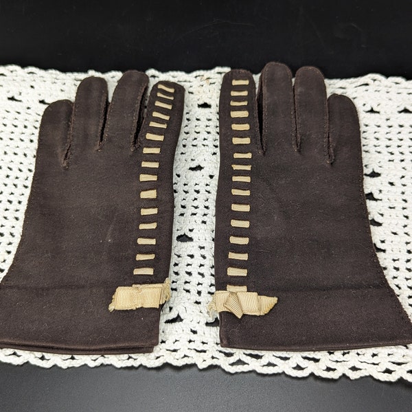 Vintage Pair of HANSEN GLOVES Elegant Ladies Dark Brown with a light ribbon accent woven into the glove - V1945