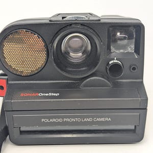 Vintage 1978 POLAROID "Sonar One Step" Camera with strap - V6055