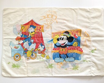 Vintage 1980s Mickey Mouse Minnie Mouse Donald Duck Huey Duey Louie and Goofy Pillowcase - V2034