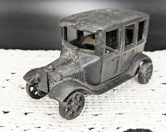 Vintage Cast Iron 5.75" Toy Ford Model T Car - V2605