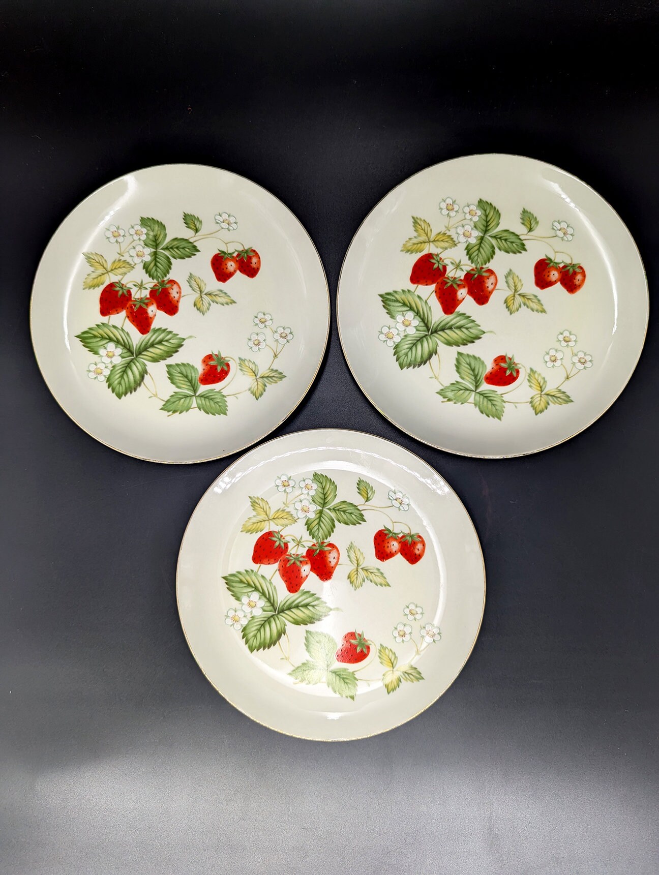 Vintage Set of 3 Strawberry Pattern 7.5