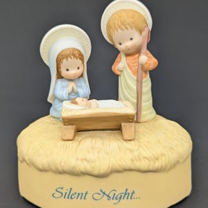 Vintage 1983 Fine Porcelain Hand-Painted &quot;Silent Night&quot; Music Box by Hallmark - V5175