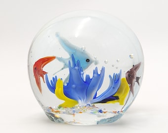 Vintage 3.5" Art Glass round Paperweight with blue and yellow "coral" and 3 Angelfish with bubbles - V1565
