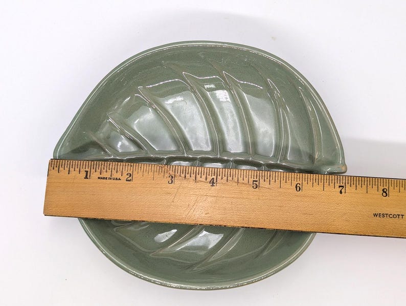 Vintage MCM Pretty Sage Green Raised Vein Leaf 7