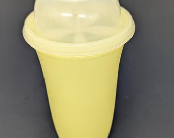 Vintage 1970s Tupperware Yellow "Quick Shake Blender" #844-3 - V6260
