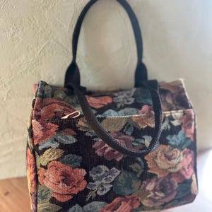 Versandkostenfrei, Handtasche aus Gobelin mit Blumenmuster, mit Reißverschluss