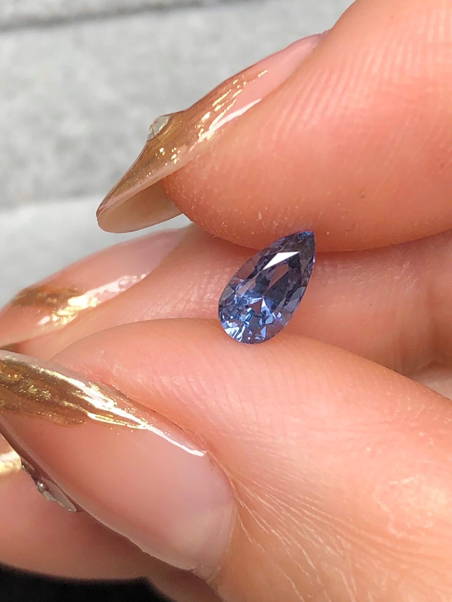 Spinelle Rouge Foncé Naturel Ovale Facetté 0,94 Carat - Certifié IGI - Origine Myanmar, Rare Et Neuf