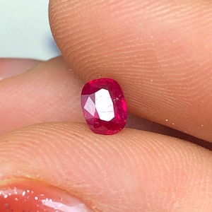 0.42 ct  Natural Ruby VietNam, Oval Shape, Unheat, Untreatment Ruby Luc Yen
