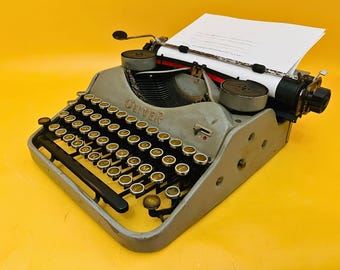 Máquina de escribir Oliver N9 gris en funcionamiento, regalo para escritores, máquina de escribir de metal de los años 20, decoración retro modernista para oficina, máquina de escribir manual.