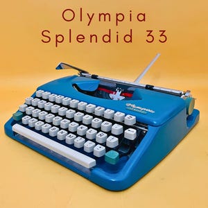 実用的なタイプライター Olympia Splendid 33 ダークブルー タイプライター レザーケース付き 1970年代 ポータブルタイプライター QWERTY レトロ ギフト ライター オフィス