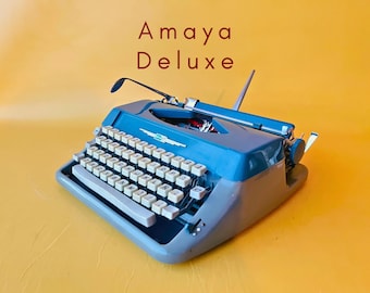Máquina de escribir Amaya Deluxe de los años 70, color azul y beige, con estuche, portátil, QWERTY, retro, para oficina, regalo, escritor, hogar