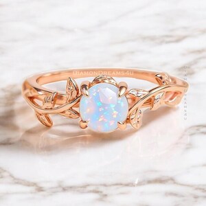 Bague de fiançailles avec opale inspirée de la nature - Bague design feuille d'opale, bijoux de mariée en or rose - Bague brindille inspirée de la nature - Cadeau d'anniversaire