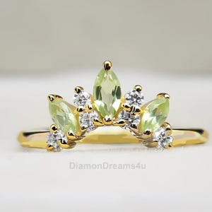 Peridot Curved Wedding Band, Stackable Matching Band, 14k Curved Gold Band, August Birthstone, Engagement Ring Promise Ring Mothers Day gift