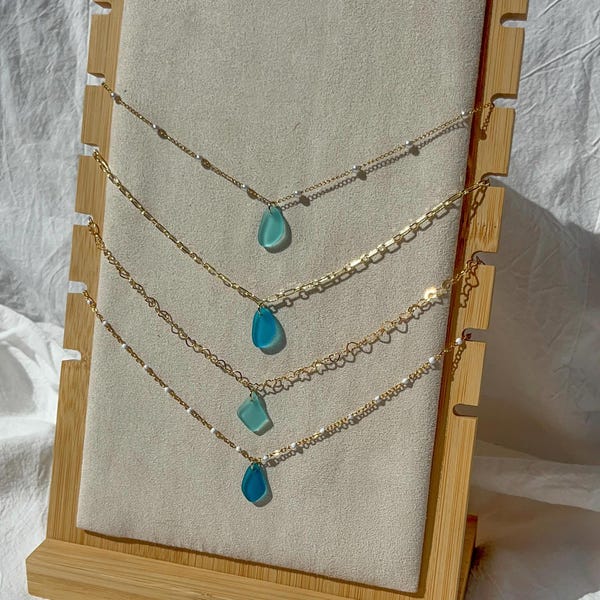 Collier délicat en verre de mer : de vrais bijoux océaniques
