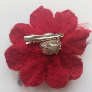 Filz Rose als Brosche, Filzbrosche, Filzblume, Schmuck Deko Blume, Anstecknadel als Geschenk für Damen, Mädchen Schwarz Rot Lila Handarbeit Bild 7