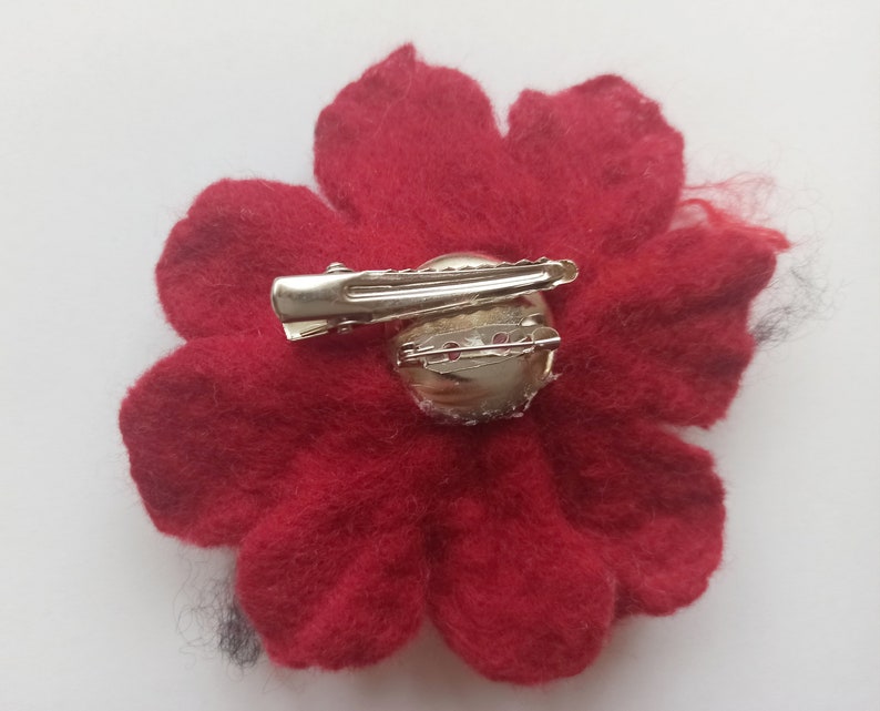 Filz Rose als Brosche, Filzbrosche, Filzblume, Schmuck Deko Blume, Anstecknadel als Geschenk für Damen, Mädchen Schwarz Rot Lila Handarbeit Bild 7