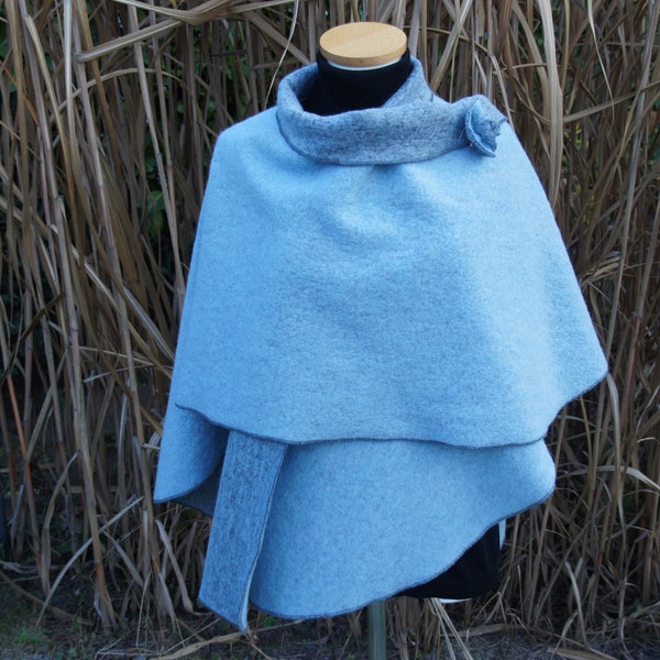 Cape Damen Poncho Umhang zum Wenden aus Wollwalk in Hellblau-Eisblau, Grau, Rosa, Weinrot, Anthrazit, Terracotta, Schwarz