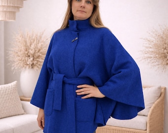 Mantella da donna in lana - Giacca a mantella oversize da donna realizzata al 100% in lana nei colori blu reale, blu imperiale, oltremare e zaffiro.