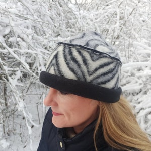 Women&#39;s winter hat peaked edge, women&#39;s wool hat made of boiled wool warm with fleece lining scratch-free - women&#39;s hat boiled wool grey black