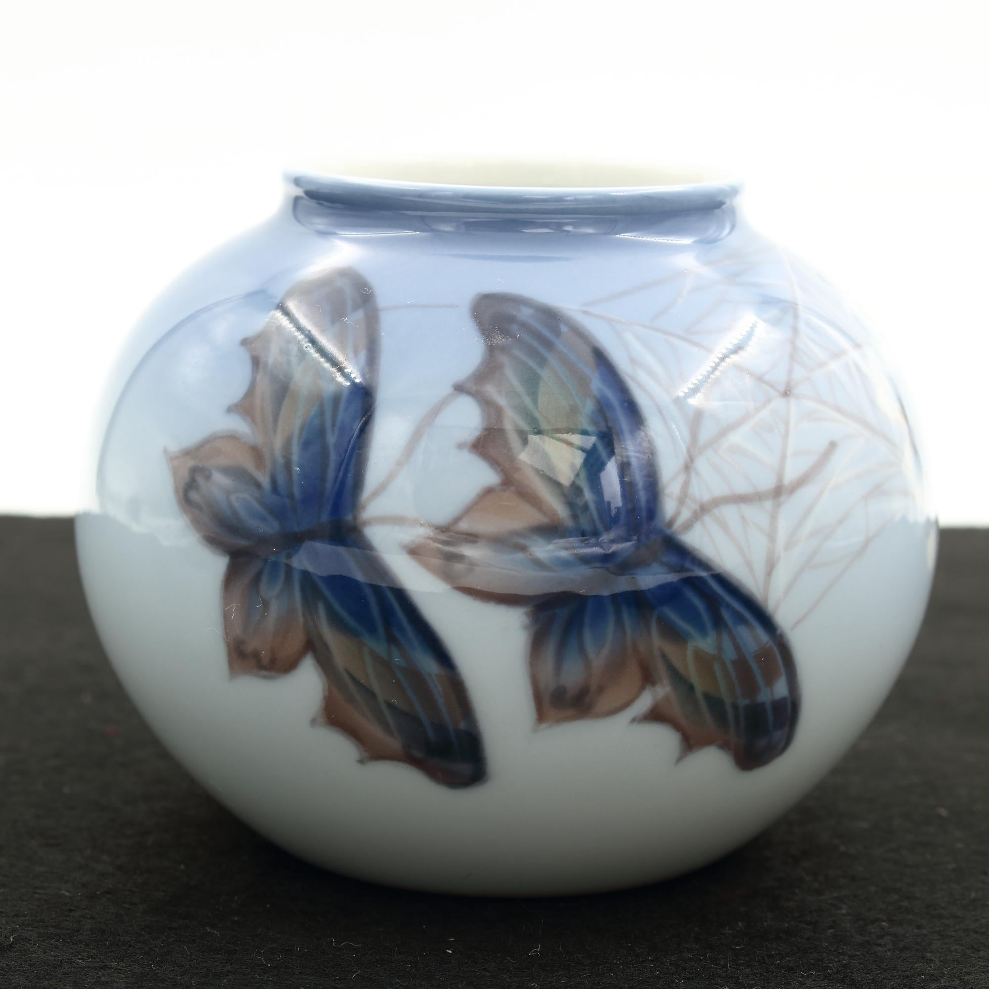 デンマーク ロイヤルコペンハーゲン 花瓶 １９３８年 デンマーク ロイヤルコペンハーゲン 花瓶 1938年 - メルカリ