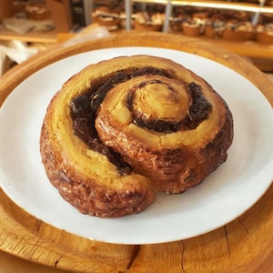 Realistic Fake Sweet Roll Croissant Pain aux Raisins Realistic Prop Danish  Faux Bakery Display and Kitchen Decoration