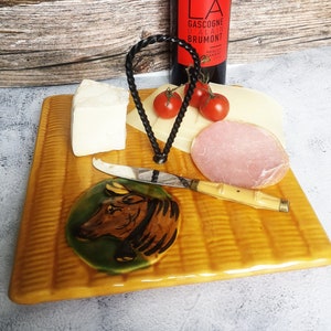 Vintage cheese board with knife, cheese board 1960-70s by Vallauris ceramic Côte d&#39;Azur, serving board with cow, gift, kitchen decoration