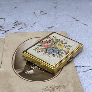 Portasigarette vintage piccolo con fiori, portasigarette ricamato in oro, elegante accessorio per riporre le sigarette, da collezione, regalo per fumatori