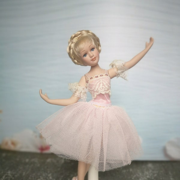 Vintage Ballerina-Puppe im rosa Kleid, feine Porzellanballerina, französische Puppe Movitex, Ballerina-Kollektion, Geschenk für Tänzerin, Ballettliebhaberin