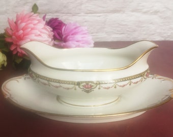 Vintage porcelain gravy boat F.Legrand & Cie, Limoges, delicate floral motif and gilding, French porcelain, fine table setting, table decor
