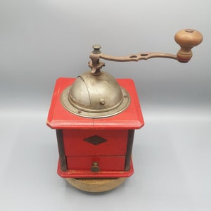Vintage coffee grinder E.G, red coffee grinder, French coffee grinder, chic shabby look, home/shop/restaurant decor
