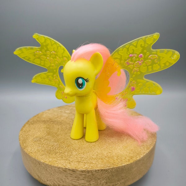 Vintage MLP G4 Friendship Charm Wings Fluttershy, Fluttershy with yellow wings, collectible pony, vintage toy Hasbro, rare collectors gift