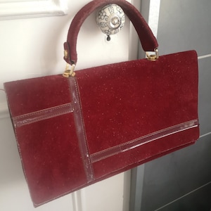 Vintage Tasche Burgunderrot kreiert von Jeanne Bernard Paris, Mitte des 20.Jahrhunderts , natürliches Wildleder, französische Luxustasche als Geschenk für Sie, Retro Geschenk