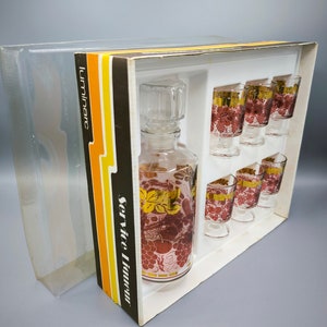 Licor vintage de la década de 1970 en perfecto estado, vasos y decantador pintados de rojo y oro, impresionante regalo para él, regalo de coleccionista
