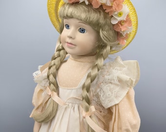 poupée vintage en porcelaine avec tresses et chapeau de paille, collection de poupées habillées en paysanne ou en servante, jolie poupée blonde, cadeau merveilleux