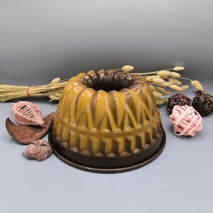 Vintage сake/bread baking tin, large cake mould, French farmhouse decor, rustic decor, shelf decoration, collecting