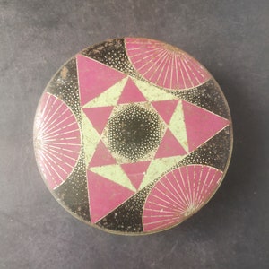 Vintage tin box Art Deco style, antique round French tin box, good condition, collectible, perfect room decoration, gift for Art Deco lover