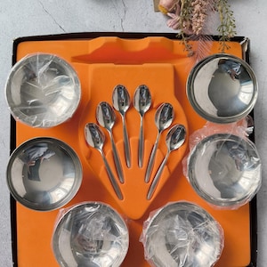 Vintage Eiscreme/Dessert Schüssel Set Guy Degrenne, 1980er Jahre Edelstahl Set, Französische Schüsseln mit Löffeln in Box, exzellenter Zustand wie neu