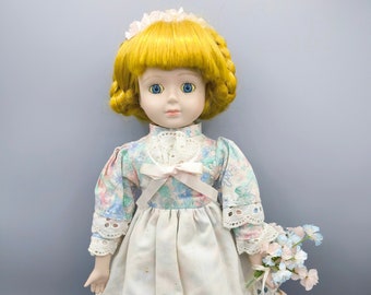 Muñeca de porcelana vintage, adorable muñeca pelirroja con vestido retro, muñeca pelirroja con vestido antiguo con encaje, regalo de coleccionista