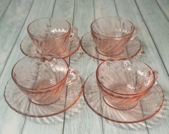 Tazze e piattini vintage Arcoroc, set da tè/caffè in vetro rosa, set rosaline vintage con motivo a onde